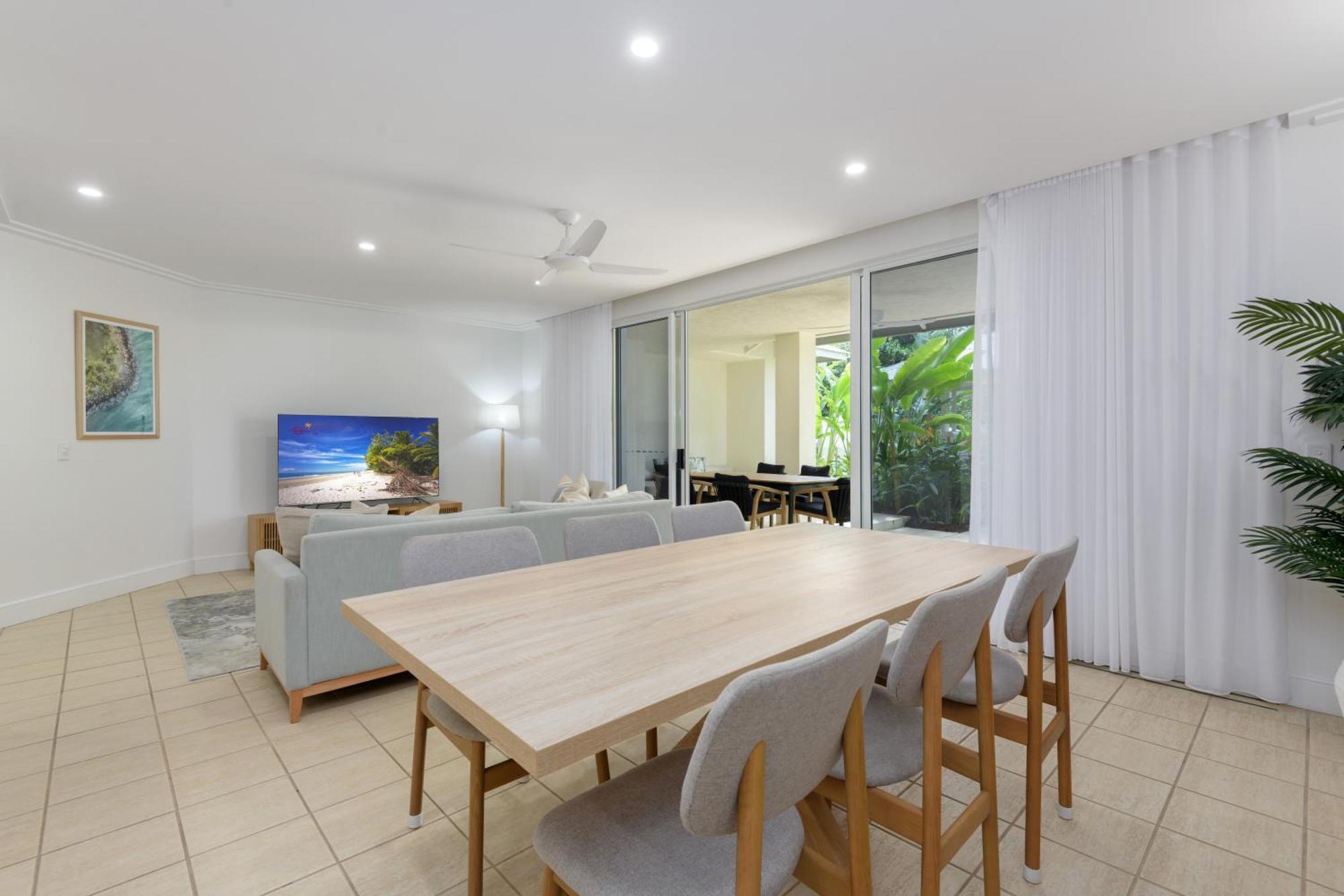 Mandalay Luxury Beachfront Apartments Port Douglas Exterior photo