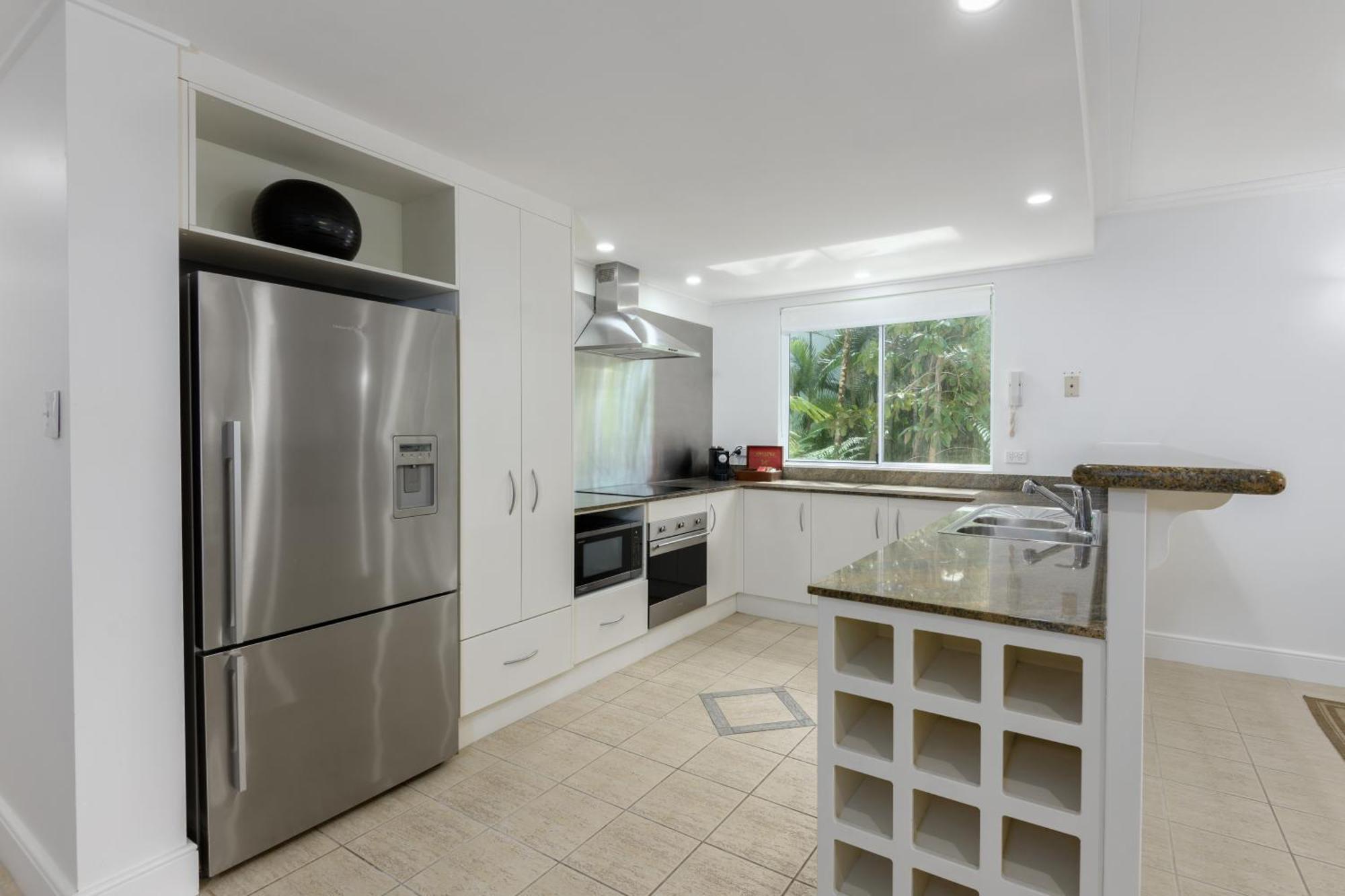 Mandalay Luxury Beachfront Apartments Port Douglas Exterior photo